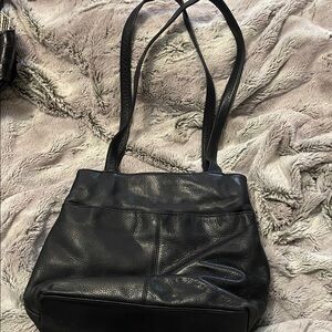 Stone Mountain Accessories Black Leather Shoulder Bag